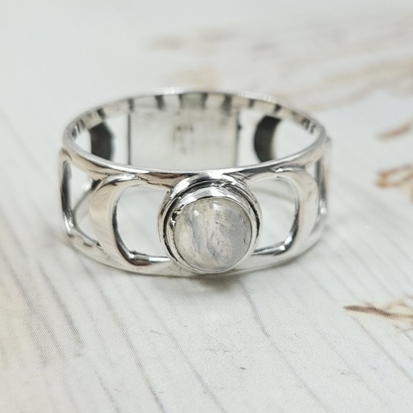 Natural Round Moonstone Sterling Silver Ring - Picture 3 of 3
